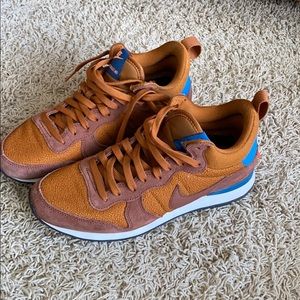 Nike internationalist Mid